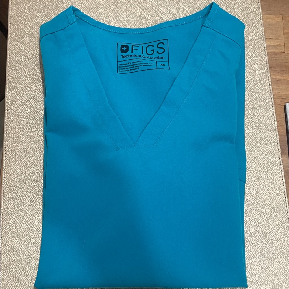 Figs Casma Three-Pocket Scrub Top Teal - Picture 2 of 5
